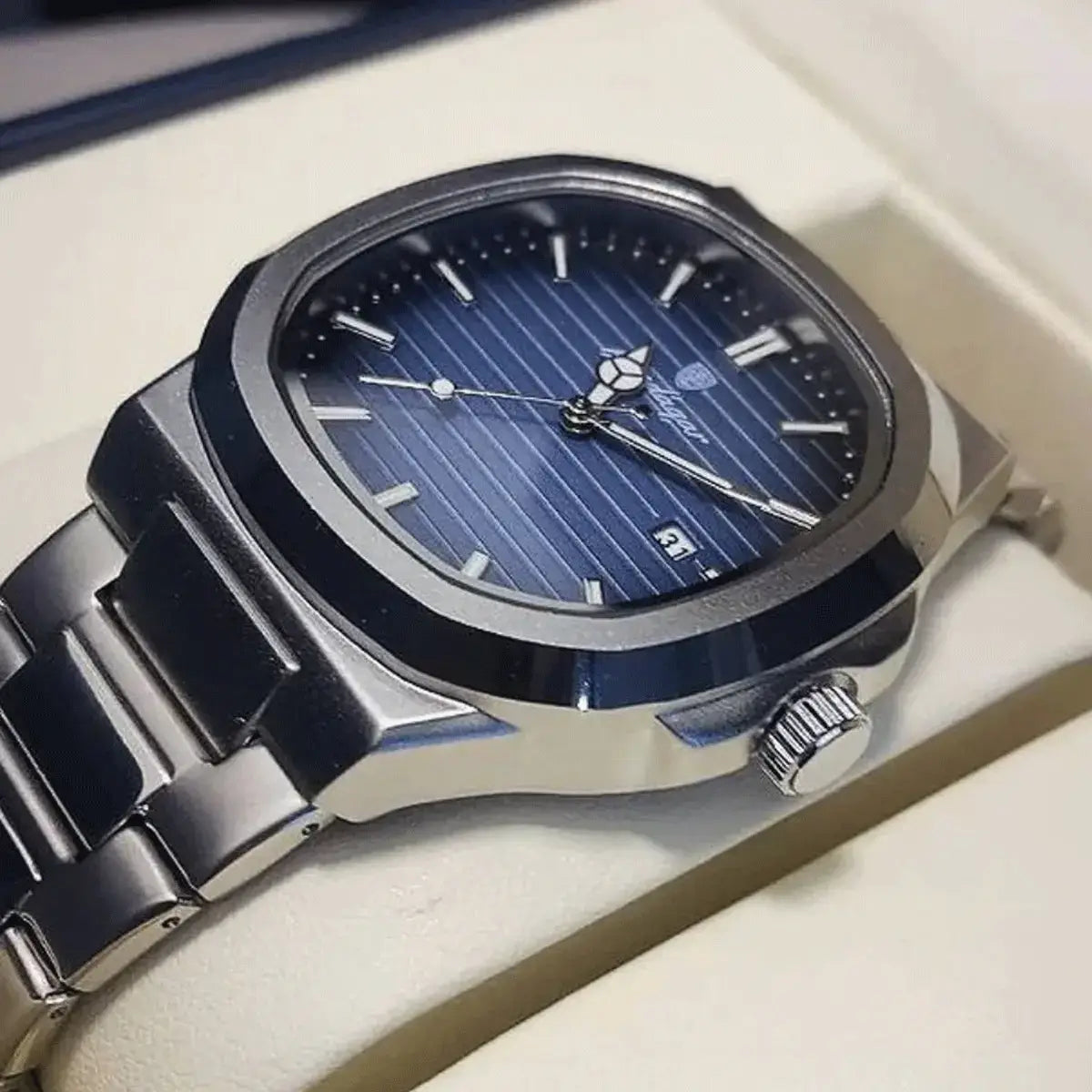 Men’s Luxe Nautilus™ Watch with a free strap kit – A real bargain!
