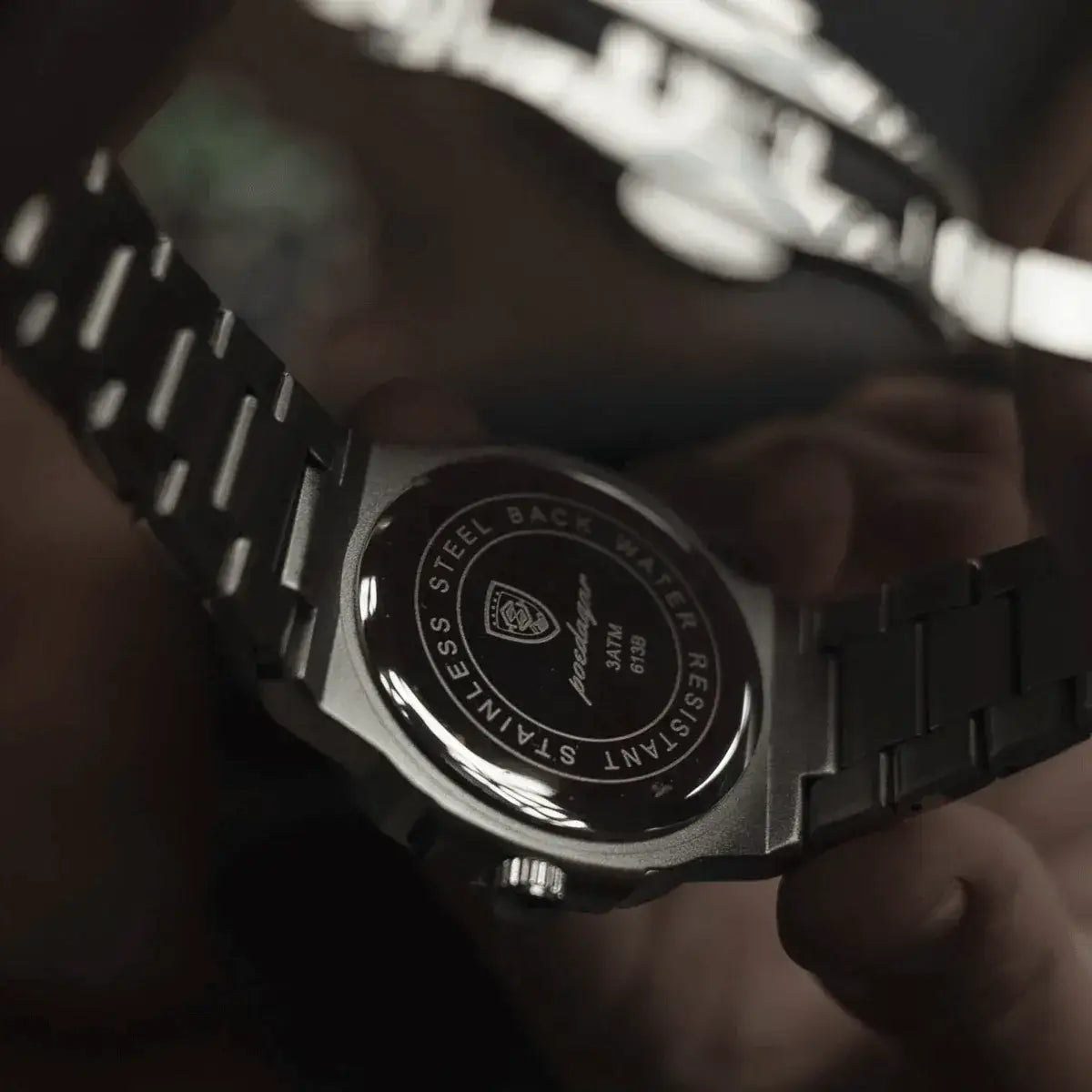 Men’s Luxe Nautilus™ Watch with a free strap kit – A real bargain!